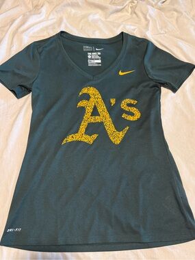 Nike Women's Oakland A's V-Neck Tee - Green & Yellow